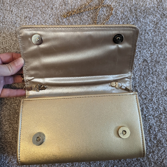 Rhinestone Front Closing Clutch Purse with Chain, Pale Gold. - Picture 7 of 9